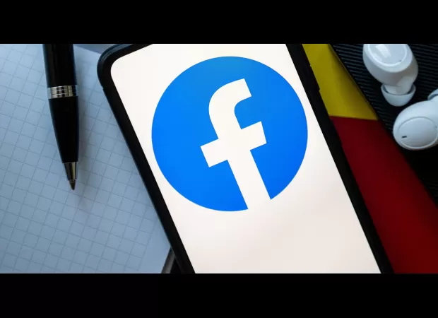 Facebook is experiencing technical issues, causing many people to be unable to use the site.