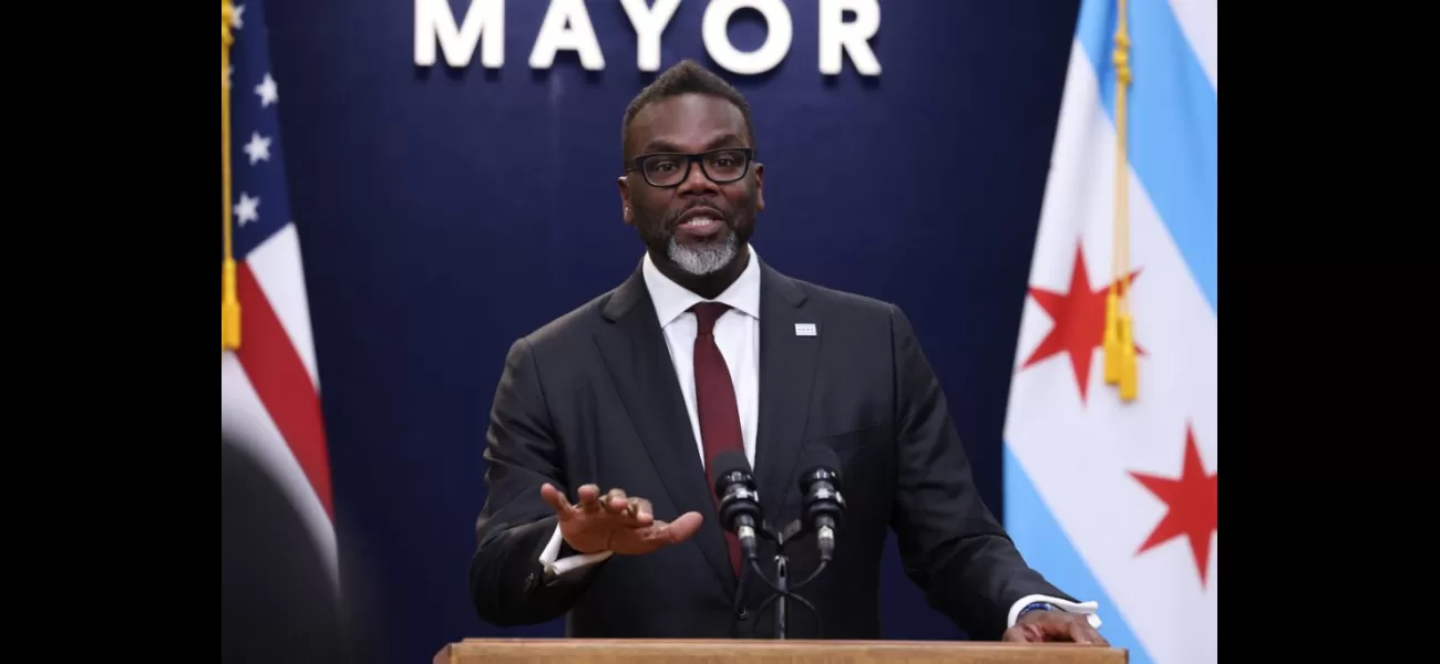 Chicago Mayor Brandon Johnson commends Black and Latinx businesses for their support of migrants.