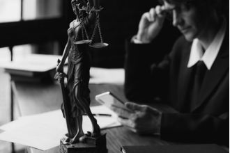 A judge in Oklahoma is facing backlash for sending hundreds of mocking texts during a murder trial.