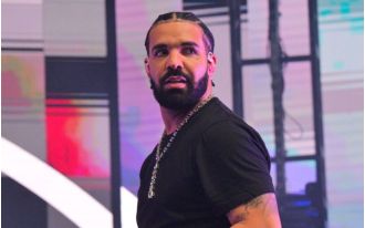 Drake generously treats fans at St. Louis and Nashville concerts.
