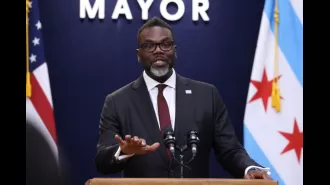 Chicago Mayor Brandon Johnson commends Black and Latinx businesses for their support of migrants.