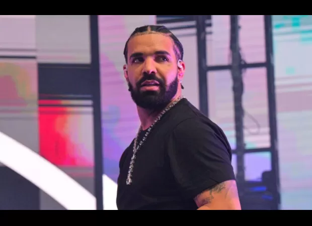 Drake generously treats fans at St. Louis and Nashville concerts.