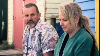 Famous Neighbours star announces departure and begins solo tour.