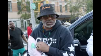 Court rules that Damon Dash must sell his shares in Roc-A-Fella Records despite opposition from Jay-Z.