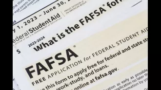 Parents of new college students frustrated with delays in government financial aid process.
