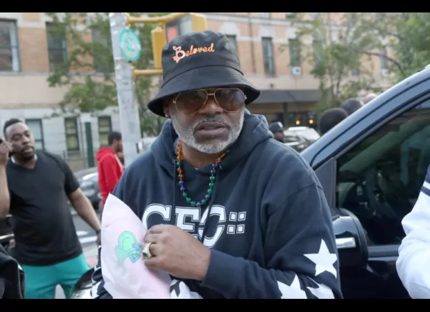 Court rules that Damon Dash must sell his shares in Roc-A-Fella Records despite opposition from Jay-Z.