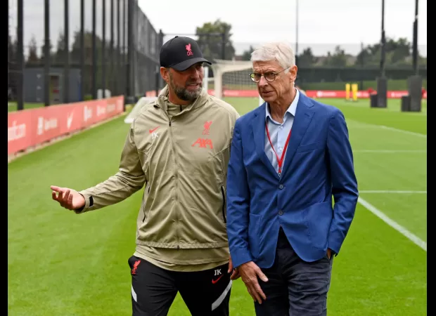 Wenger advises Klopp as Liverpool seek new manager.