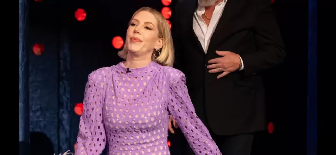 Comedian Katherine Ryan's dress is causing fear with its unique design, according to reports.