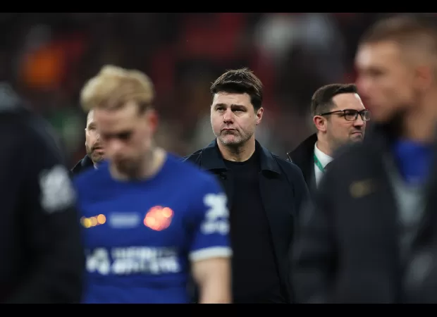 Gary Neville clarifies controversial comment about Chelsea's costly loss to Liverpool in the Carabao Cup final.