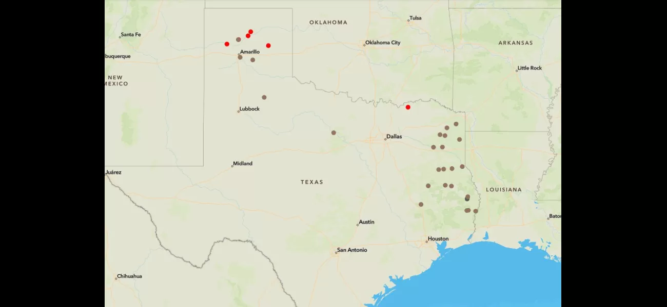 The map illustrates the movement of Texas wildfires following the evacuation of a nuclear facility.