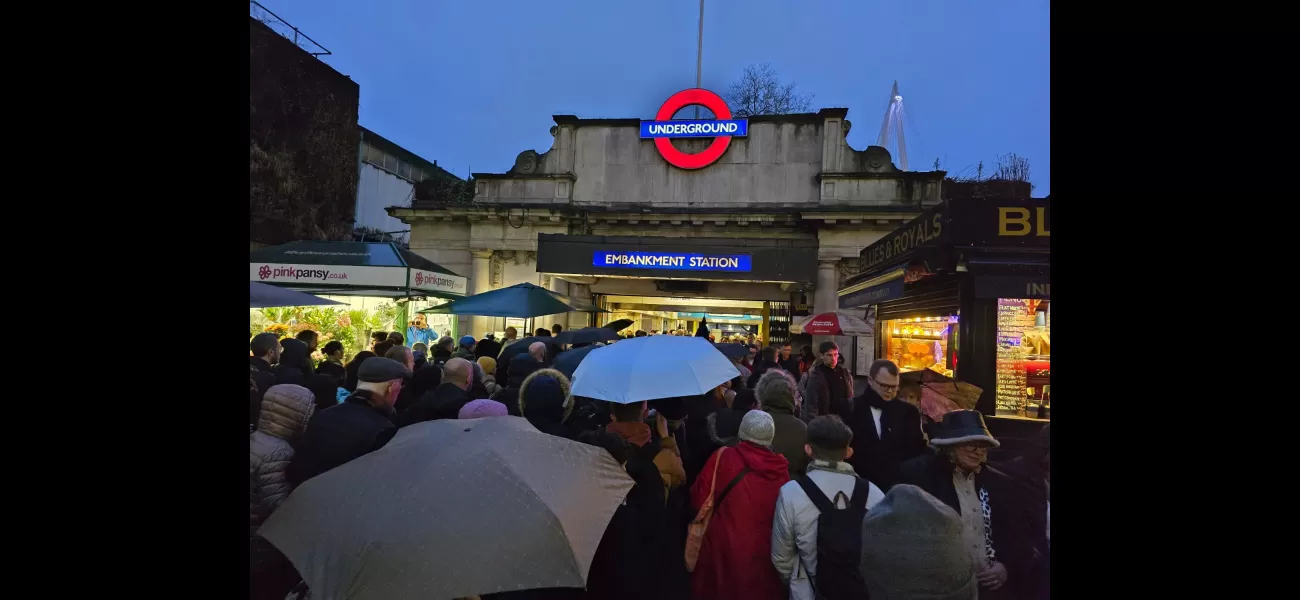 London train station in chaos due to presence of trespasser on tracks.