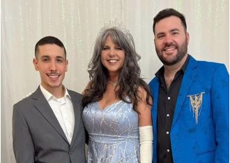 Mother of the groom wears extravagant outfit to wedding with a dress code meant to outshine the bride.