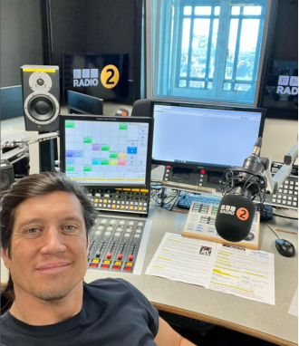 BBC Radio 2 goes off air, forcing Vernon Kay fans to listen to emergency music.