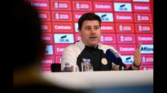 Pochettino takes shot at Neville, tells Chelsea player to understand that football is a team effort.