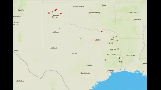 The map illustrates the movement of Texas wildfires following the evacuation of a nuclear facility.