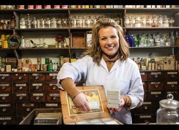 Reality TV star's hospital photo raises worries among fans.