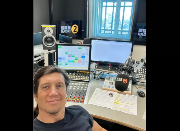 BBC Radio 2 goes off air, forcing Vernon Kay fans to listen to emergency music.