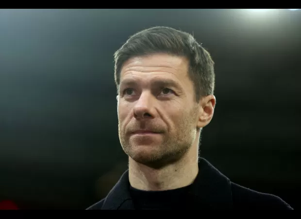 Benitez cautions Alonso about potentially taking over for Klopp at Liverpool.