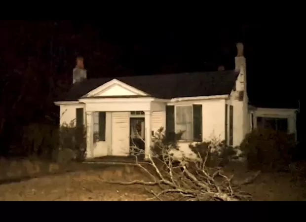 Father and son discover corpse while searching for treasure in deserted house.