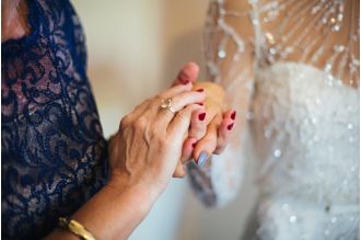 Mom criticized for attempting to steal spotlight from daughter at wedding.