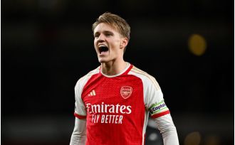 Arsenal can stay in the running for the title by beating Sheffield United at Bramall Lane.
