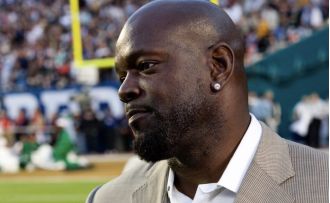 Legendary NFL player Emmitt Smith disagrees with the University of Florida's choice to eliminate their DEI department.