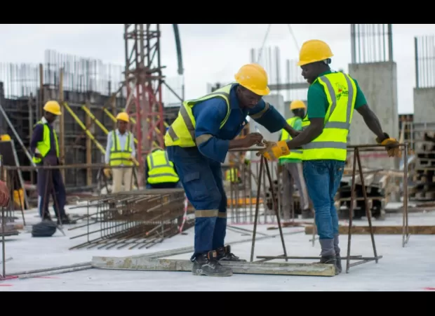 Fake certifications handed out to NYC construction workers by 'Safety School'
Thousands of NYC construction workers received fake certifications from 'Safety School'.