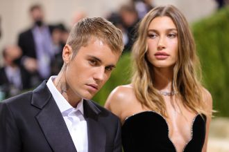 Hailey Bieber shuts down false rumors in harsh post.