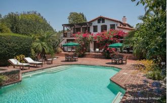 Ex-NFL star selling Richard Pryor's old house for $4M+.