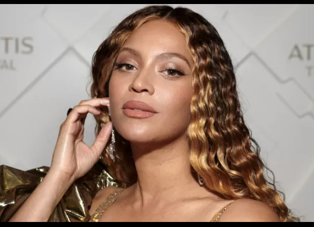 Beyoncé's clothing line accused of copying packaging design.