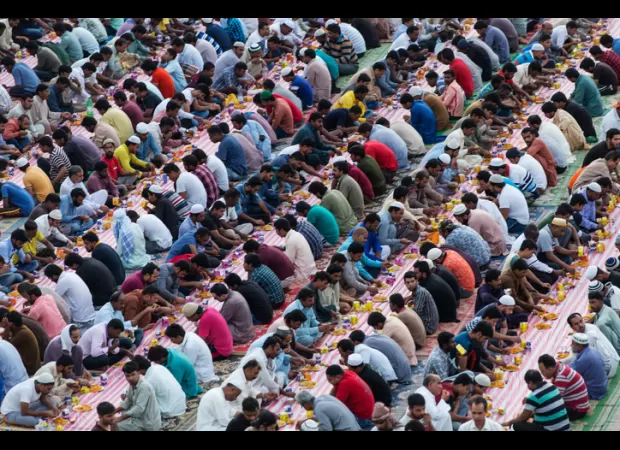 Is it acceptable to consume water while fasting for Ramadan?