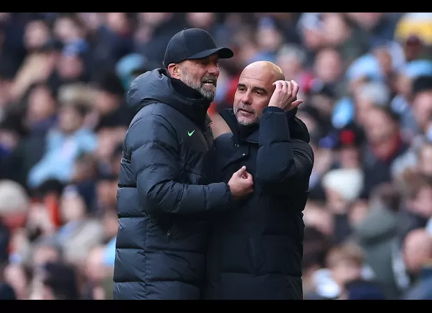 Ex-footballers Neville and Carragher share their forecasts for the Liverpool vs. Manchester City match.