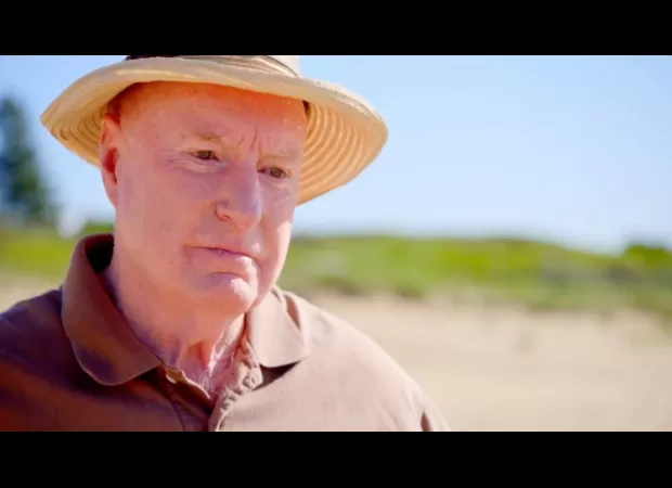 Famous star criticizes soap for losing its connection to Summer Bay.