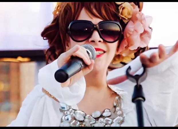 Angela McCluskey, a 64-year-old singer, has passed away and Rain Phoenix is among those honoring her memory.