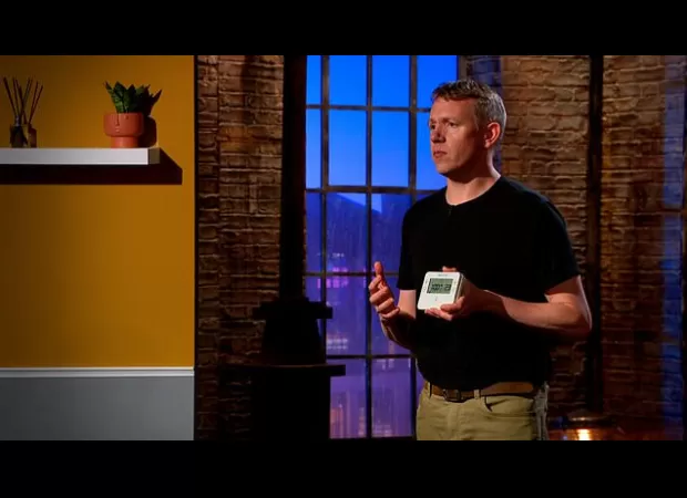 Worst landlord ever proposes diabolical business plan on Dragons' Den to restrict tenants' heat usage.