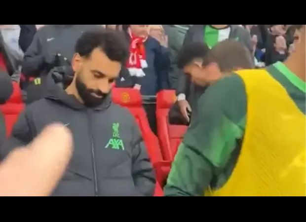 After an intense FA Cup win, a Man Utd fan taunts Mohamed Salah with laughter.
