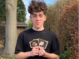 A person who picks up litter helps a woman find her lost baby scans from 12 years ago that were taken in a stolen handbag.