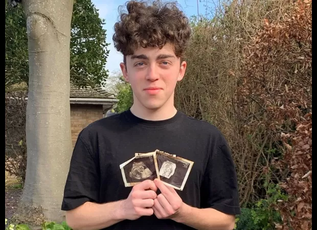 A person who picks up litter helps a woman find her lost baby scans from 12 years ago that were taken in a stolen handbag.