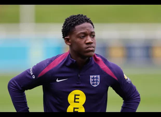England coach Gareth Southgate clarifies why Kobbie Mainoo changed his decision and suggests that Manchester United player may make debut for national team.