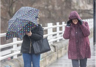 The Met Office cautions of a turbulent Easter weekend with alternating heavy rain and sunshine.