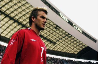 A famous 90s rock star claims David Beckham copied his signature hairstyle after a trip to Toys R Us.