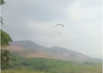Man, 39, dies in skydiving accident due to tangled parachute during flight.