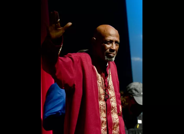 Acclaimed actor and Oscar recipient, Louis Gossett Jr., dies at age 87.