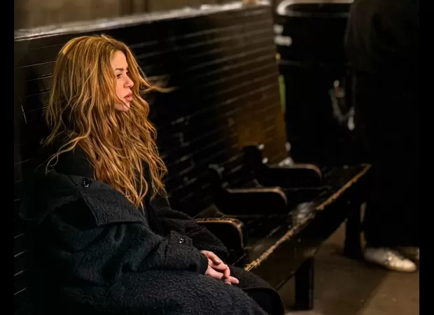 Shakira's subway appearance becomes a meme due to her blending in with commuters.