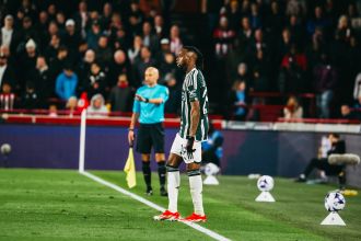 Peter Schmeichel criticizes Aaron Wan-Bissaka for Manchester United's failure to defend against Brentford's last-minute goal.