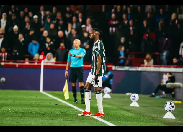 Former Manchester United goalkeeper Peter Schmeichel criticizes Aaron Wan-Bissaka for his performance in the team's draw against Brentford.