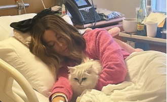 Actress Kate Beckinsale updates fans from hospital while dealing with unknown illness.