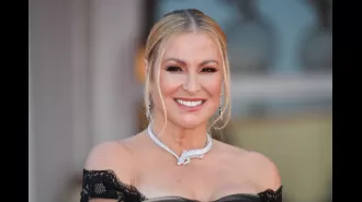 Famous musician worried she had a brain tumor due to frightening symptoms during menopause.