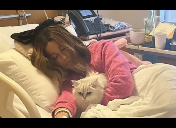 Actress Kate Beckinsale updates fans from hospital while dealing with unknown illness.