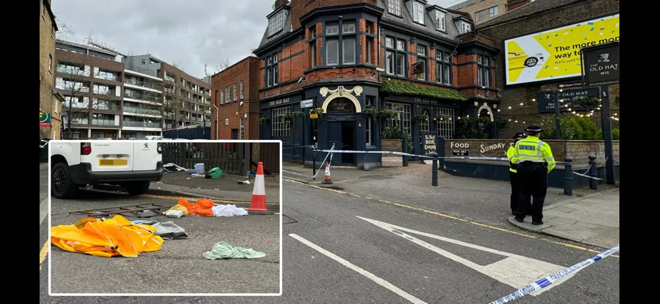 In a pub, a man was fatally stabbed during a small argument and the police are searching for the perpetrator.